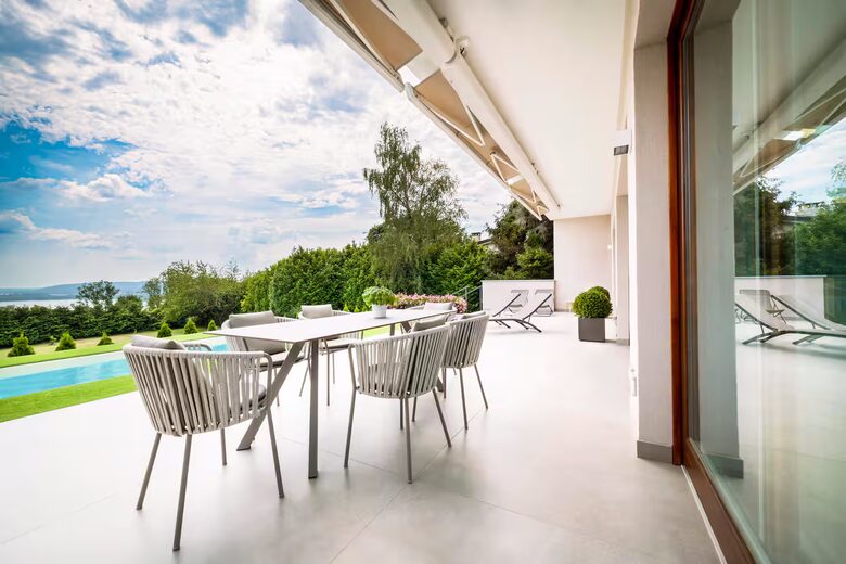 Elegant and Refined New EcoSuite with Lake View, Private Pool, and Garden - Barasso, Italy