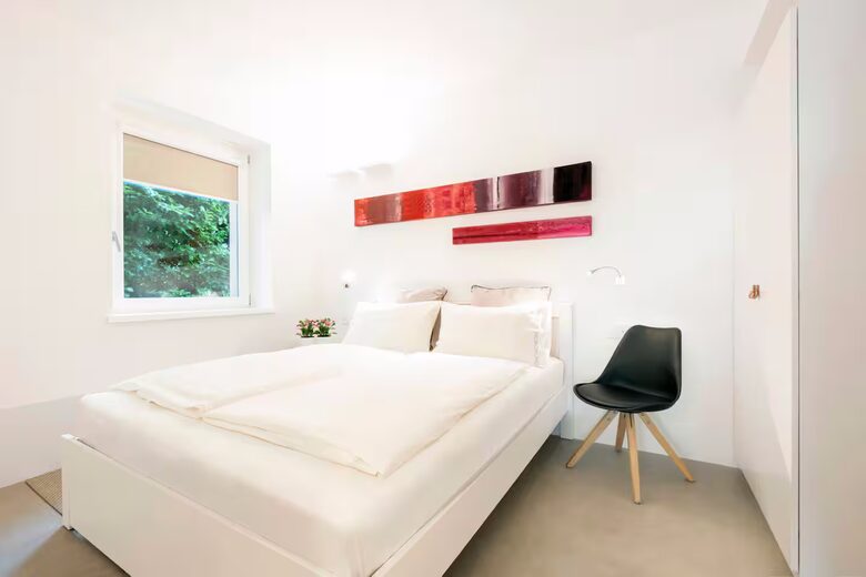 Elegant and Refined New EcoSuite with Lake View, Private Pool, and Garden - Barasso, Italy