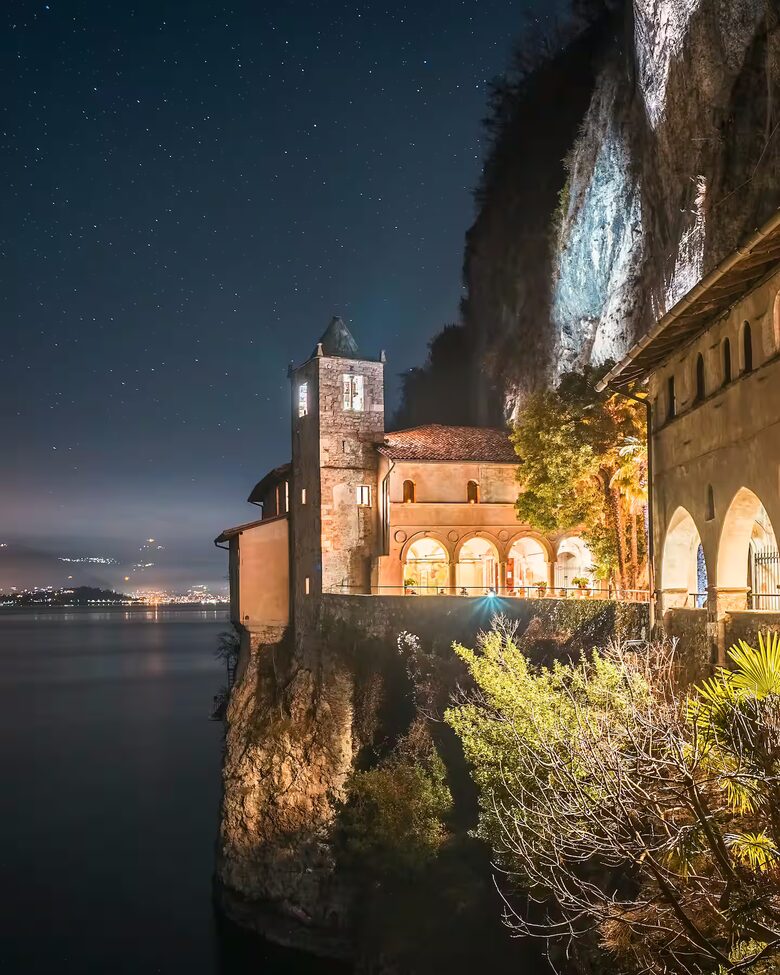 Elegant and Refined New EcoSuite with Lake View, Private Pool, and Garden - Barasso, Italy