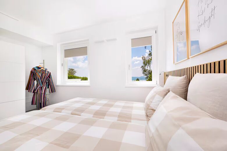 Elegant and Refined New EcoSuite with Lake View, Private Pool, and Garden - Barasso, Italy