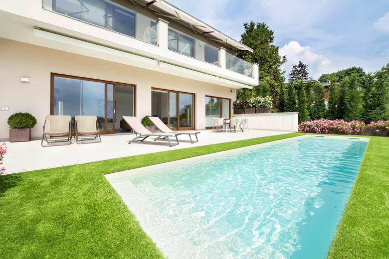 Elegant and Refined New EcoSuite with Lake View, Private Pool, and Garden - Barasso, Italy