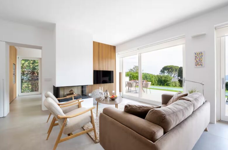 Elegant and Refined New EcoSuite with Lake View, Private Pool, and Garden - Barasso, Italy