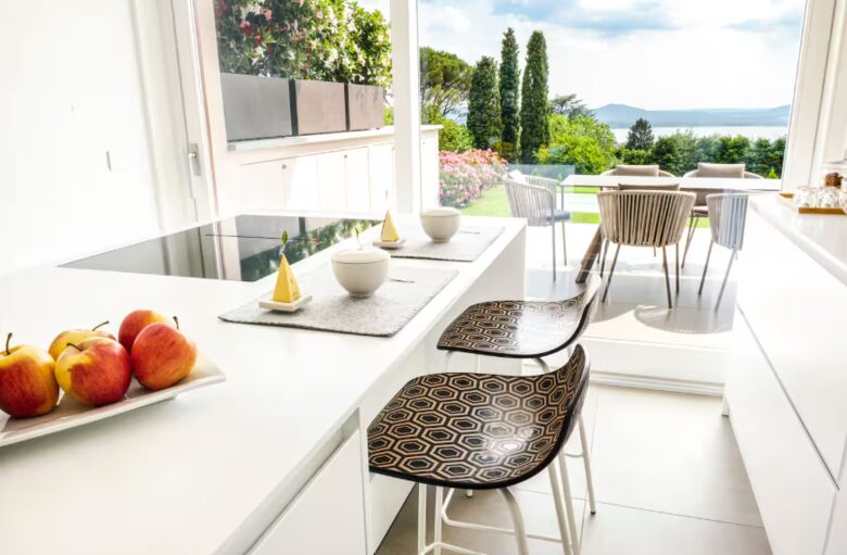 Elegant and Refined New EcoSuite with Lake View, Private Pool, and Garden - Barasso, Italy