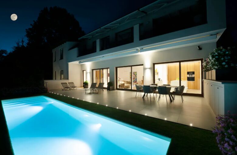 Elegant and Refined New EcoSuite with Lake View, Private Pool, and Garden - Barasso, Italy