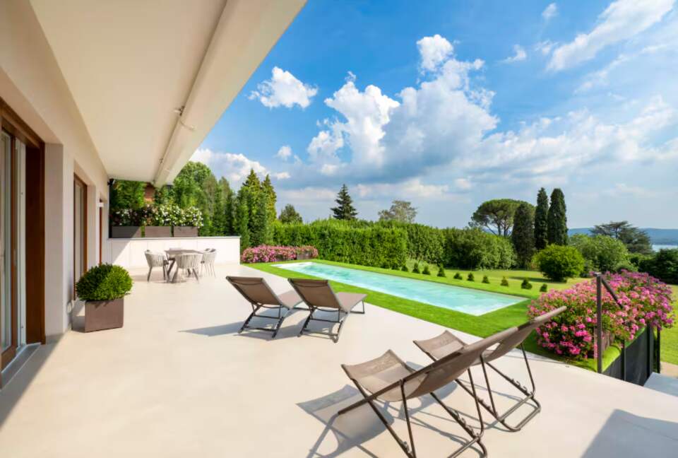 Elegant and Refined New EcoSuite with Lake View, Private Pool, and Garden - Barasso, Italy