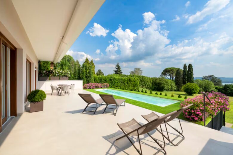 Elegant and Refined New EcoSuite with Lake View, Private Pool, and Garden - Barasso, Italy