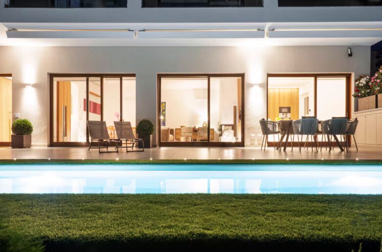 Elegant and Refined New EcoSuite with Lake View, Private Pool, and Garden - Barasso, Italy