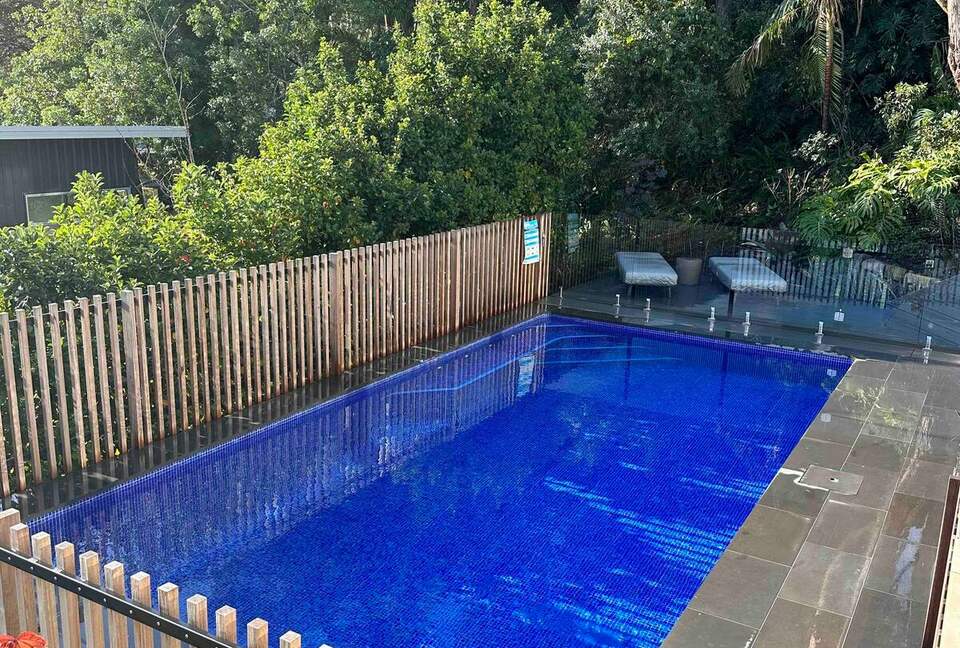 Elegant Coastal Retreat with Pool and Game Room - North Avoca, Australia