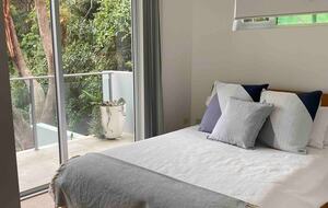 Elegant Coastal Retreat with Pool and Game Room - North Avoca, Australia