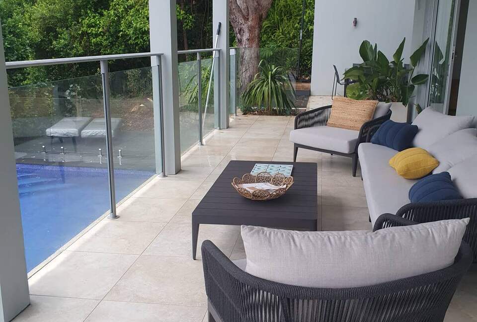 Elegant Coastal Retreat with Pool and Game Room - North Avoca, Australia