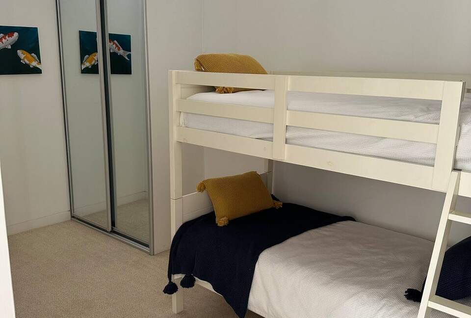 Elegant Coastal Retreat with Pool and Game Room - North Avoca, Australia