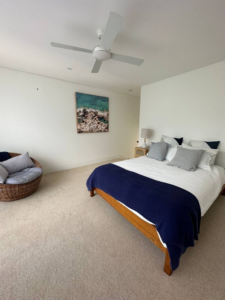 Elegant Coastal Retreat with Pool and Game Room - North Avoca, Australia