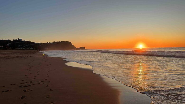 Elegant Coastal Retreat with Pool and Game Room - North Avoca, Australia