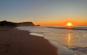 Elegant Coastal Retreat with Pool and Game Room - North Avoca, Australia