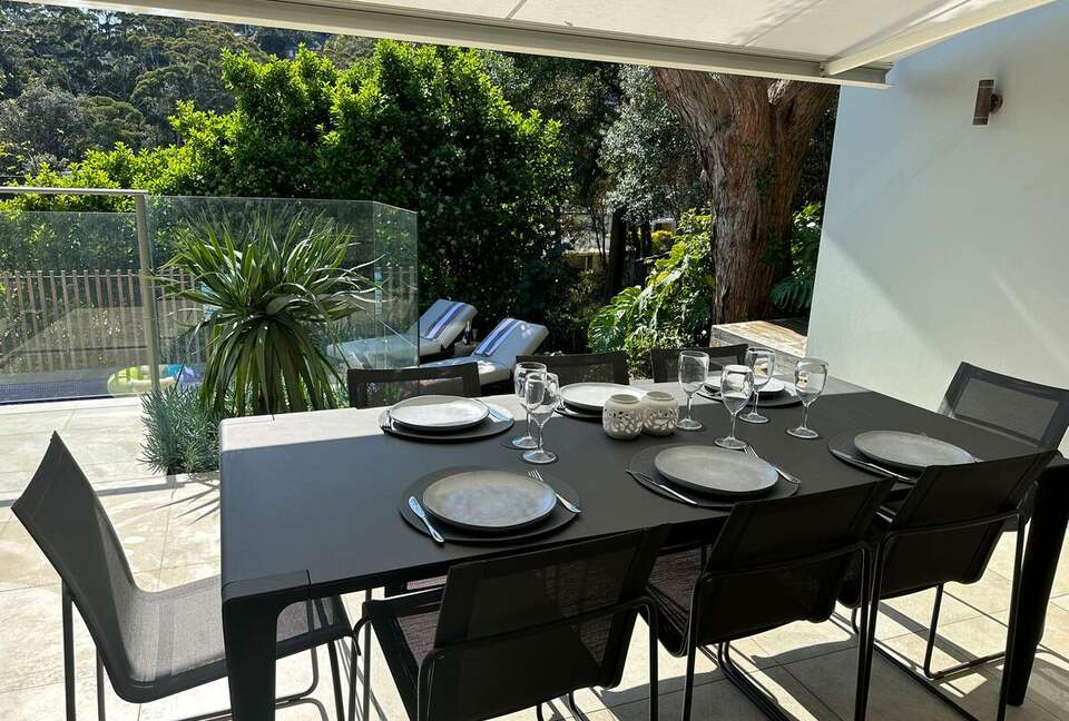 Elegant Coastal Retreat with Pool and Game Room - North Avoca, Australia