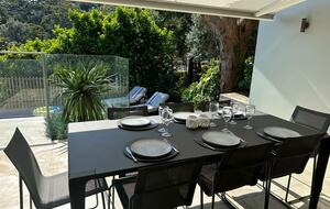 Elegant Coastal Retreat with Pool and Game Room - North Avoca, Australia