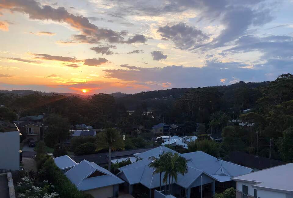 Elegant Coastal Retreat with Pool and Game Room - North Avoca, Australia