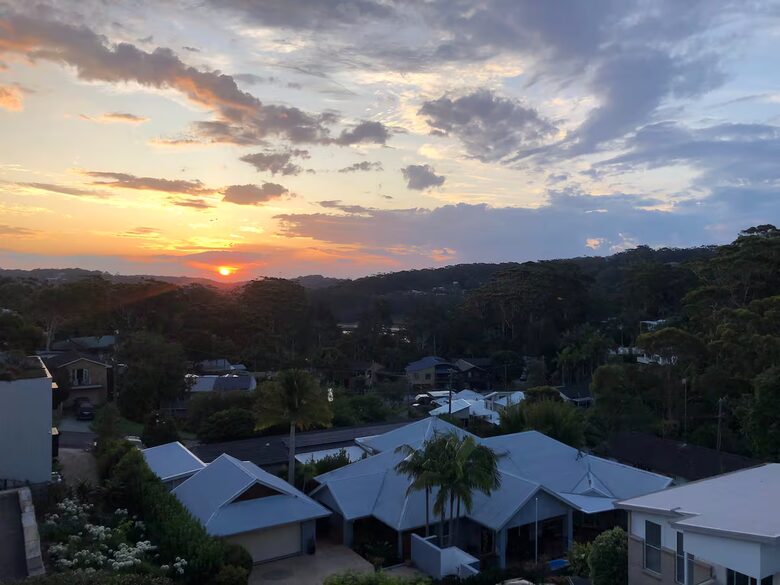 Elegant Coastal Retreat with Pool and Game Room - North Avoca, Australia