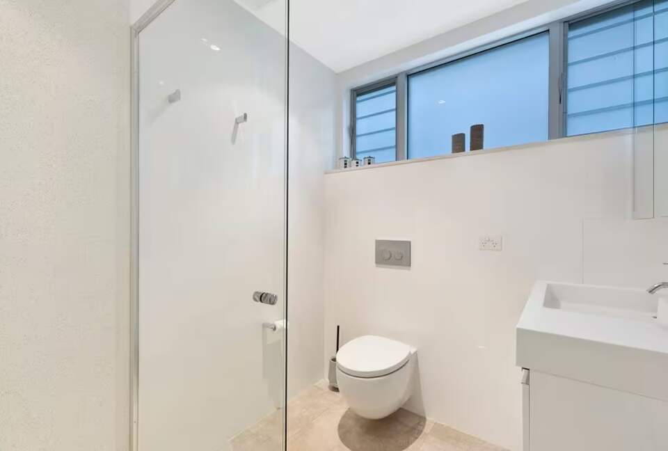 Elegant Coastal Retreat with Pool and Game Room - North Avoca, Australia