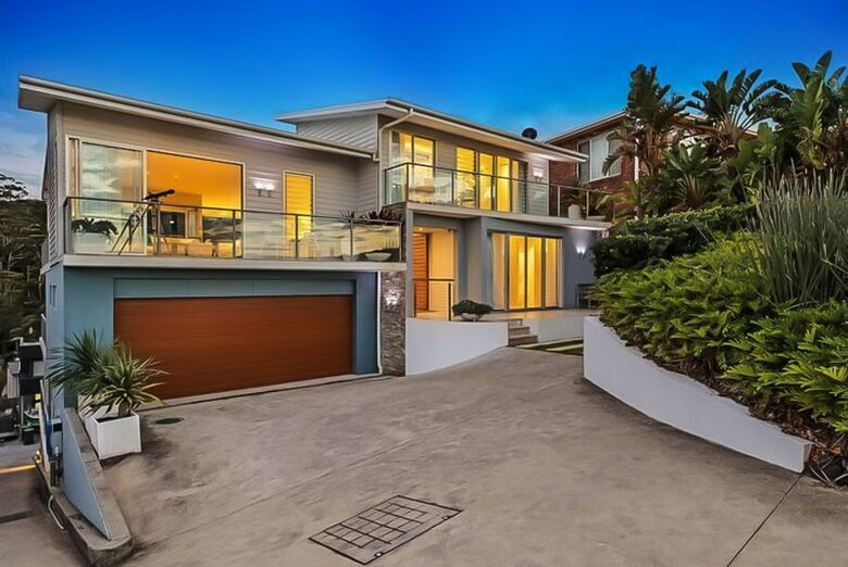 Elegant Coastal Retreat with Pool and Game Room - North Avoca, Australia