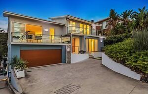 Elegant Coastal Retreat with Pool and Game Room - North Avoca, Australia