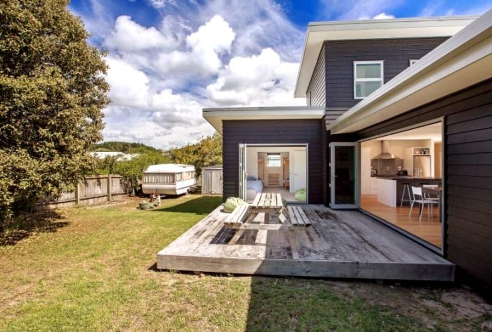 Coastal Retreat Steps from Matapouri Beach - Matapouri, New Zealand