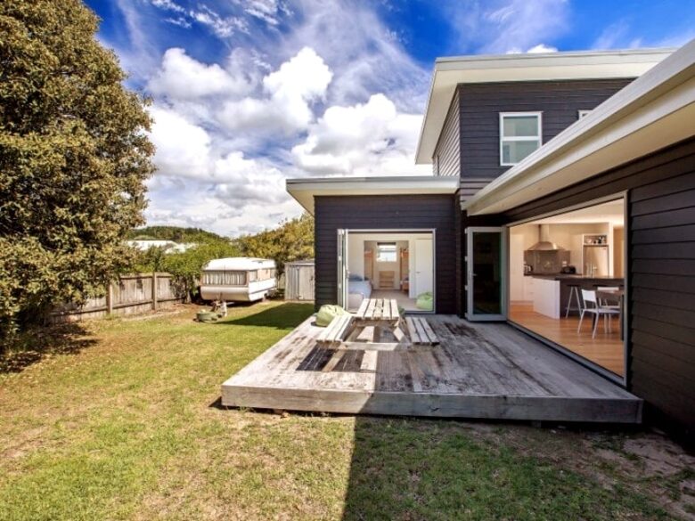 Coastal Retreat Steps from Matapouri Beach - Matapouri, New Zealand