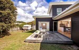 Coastal Retreat Steps from Matapouri Beach - Matapouri, New Zealand