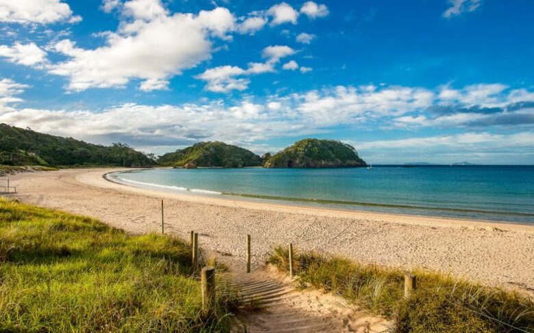 Coastal Retreat Steps from Matapouri Beach - Matapouri, New Zealand