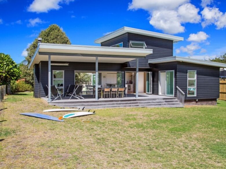 Coastal Retreat Steps from Matapouri Beach - Matapouri, New Zealand