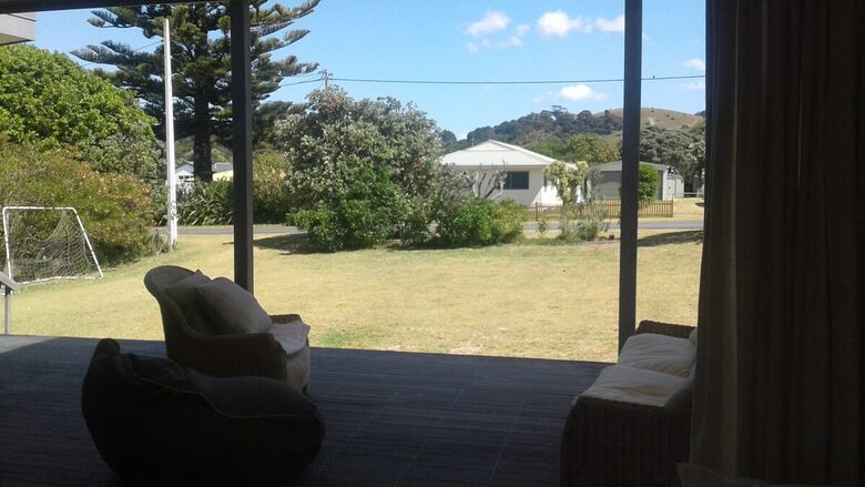 Coastal Retreat Steps from Matapouri Beach - Matapouri, New Zealand