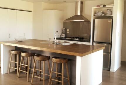 Coastal Retreat Steps from Matapouri Beach - Matapouri, New Zealand