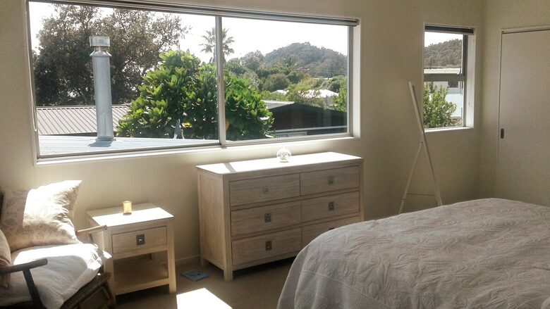 Coastal Retreat Steps from Matapouri Beach - Matapouri, New Zealand