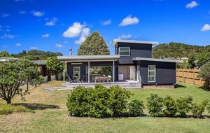 Coastal Retreat Steps from Matapouri Beach - Matapouri, New Zealand