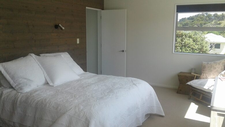 Coastal Retreat Steps from Matapouri Beach - Matapouri, New Zealand