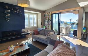 Lounge with front deck