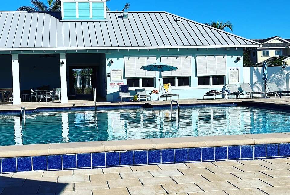 Relaxed Florida Living Near Downtown Naples - Naples, Florida