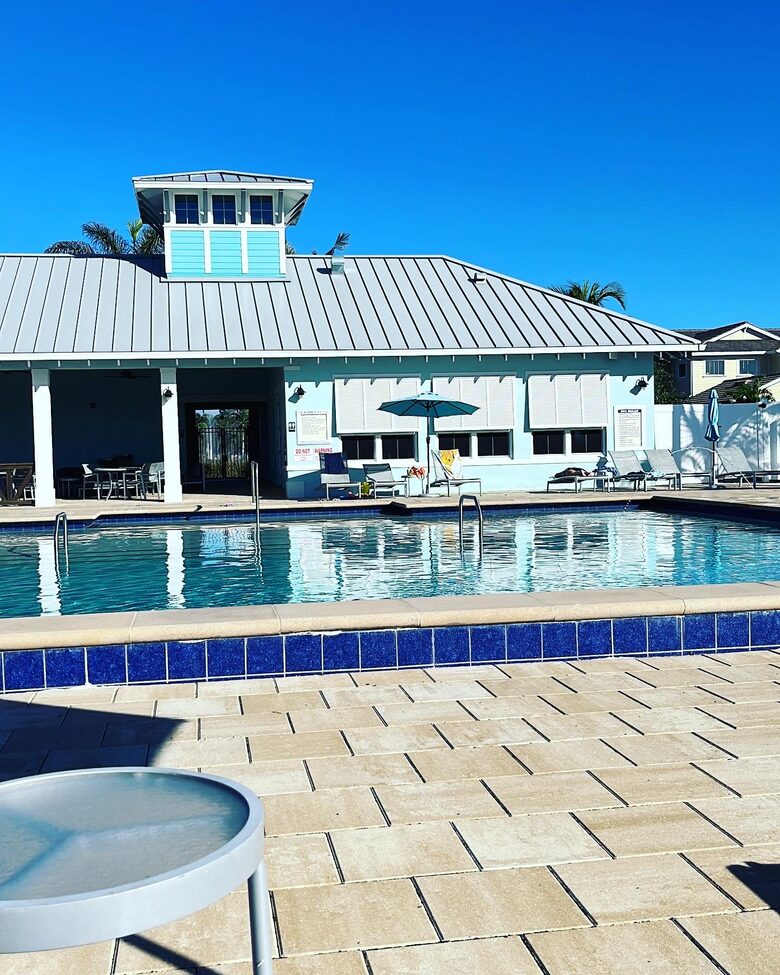 Relaxed Florida Living Near Downtown Naples - Naples, Florida