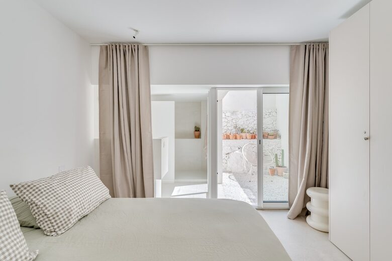 Luxury Escape in Les Goudes with Ocean View - Marseille, France