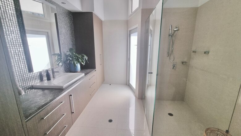 Hilltop Haven with City Views - Brisbane, Australia