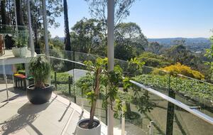 Hilltop Haven with City Views - Brisbane, Australia
