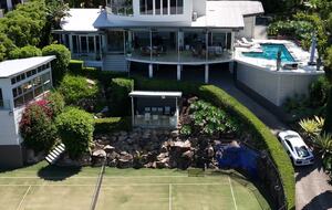 Hilltop Haven with City Views - Brisbane, Australia