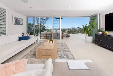 Hilltop Haven with City Views - Brisbane, Australia