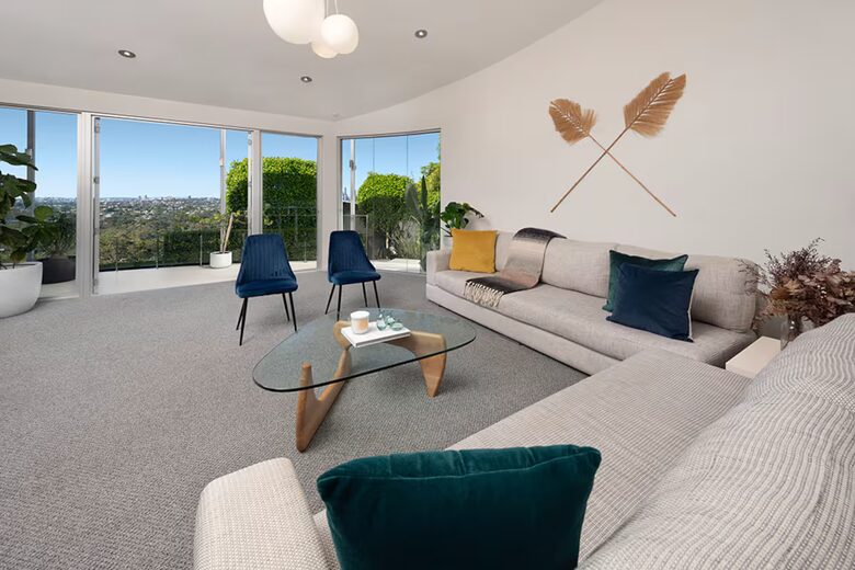 Hilltop Haven with City Views - Brisbane, Australia