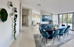 Hilltop Haven with City Views - Brisbane, Australia