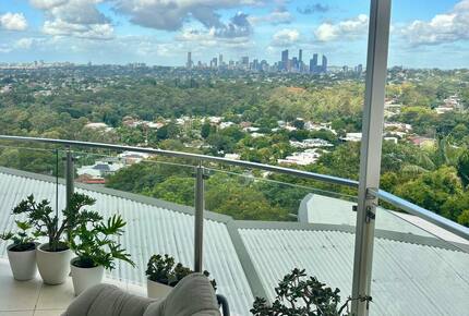 Hilltop Haven with City Views - Brisbane, Australia