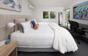 Hilltop Haven with City Views - Brisbane, Australia