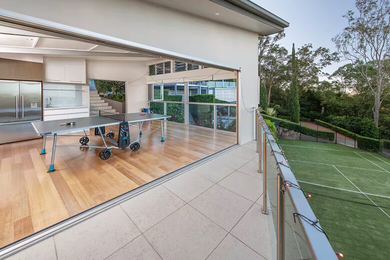 Hilltop Haven with City Views - Brisbane, Australia