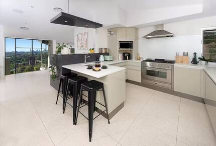 Hilltop Haven with City Views - Brisbane, Australia