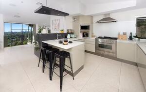 Hilltop Haven with City Views - Brisbane, Australia